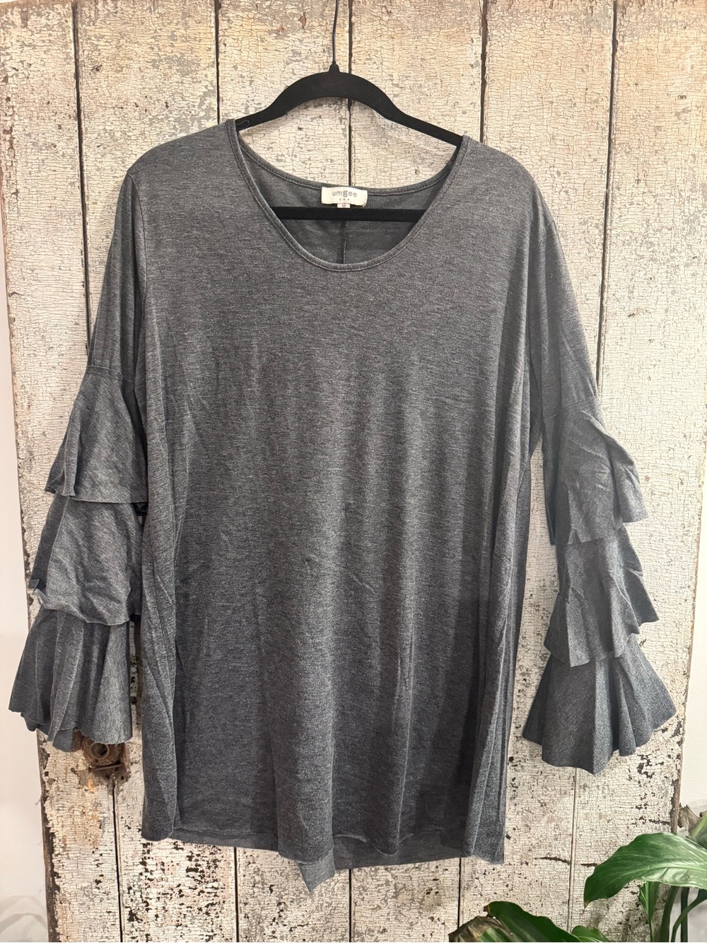 Umgee Women’s Medium Gray Triple Ruffle Bell Sleeve Tunic Top